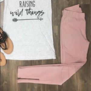 Moto jeans with zipper